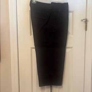 Black knee crops with Back Flap Detail